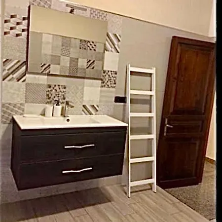 Celeste's House דירה